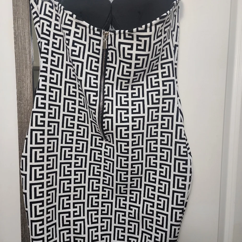 Black and White Geometric Patterned Jacket And Matching Midi Dress - Picture 5 of 6